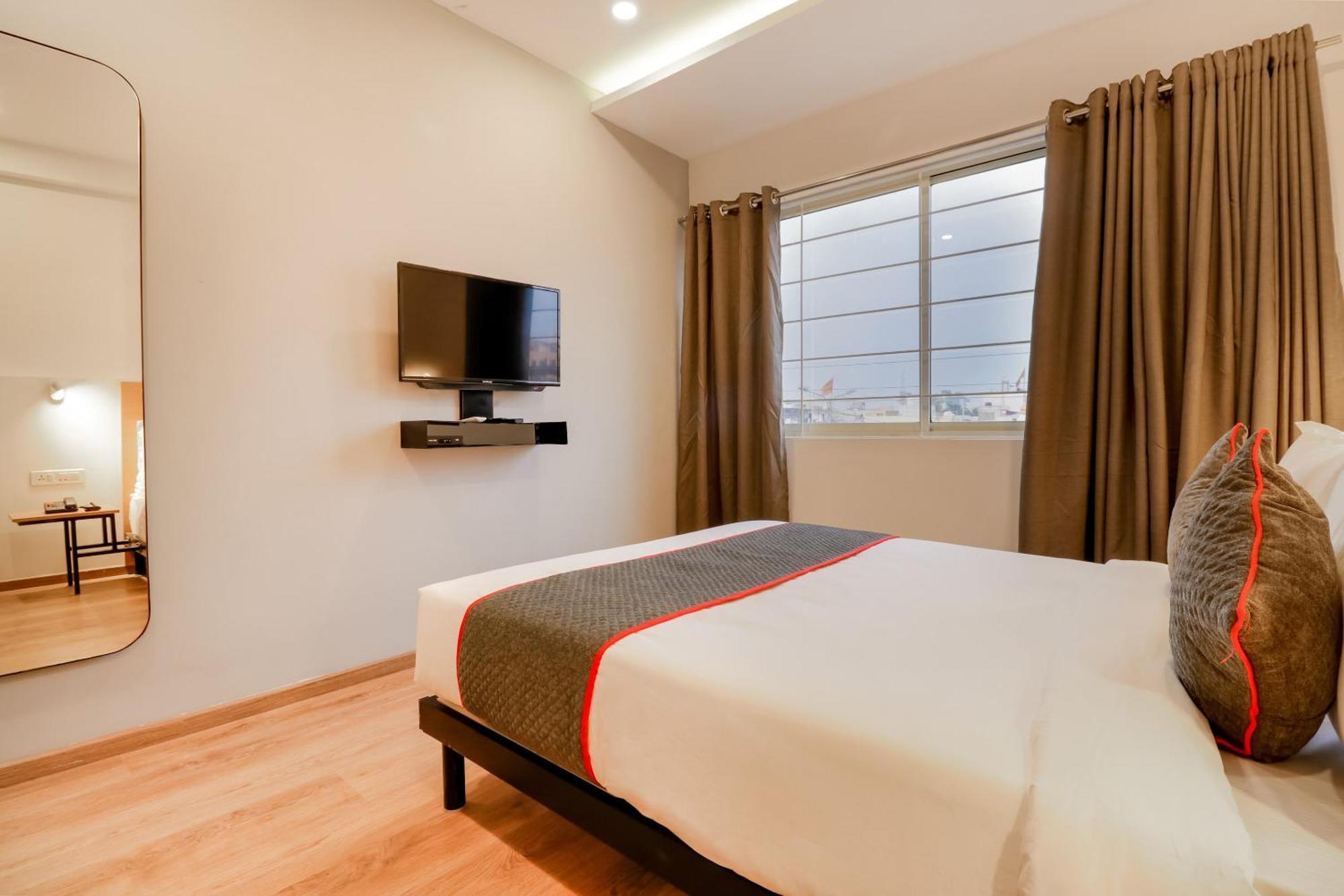 Super Townhouse The Landmark Indore Exterior photo