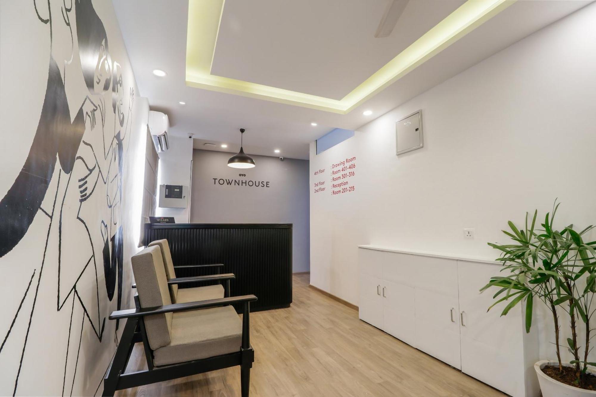Super Townhouse The Landmark Indore Exterior photo