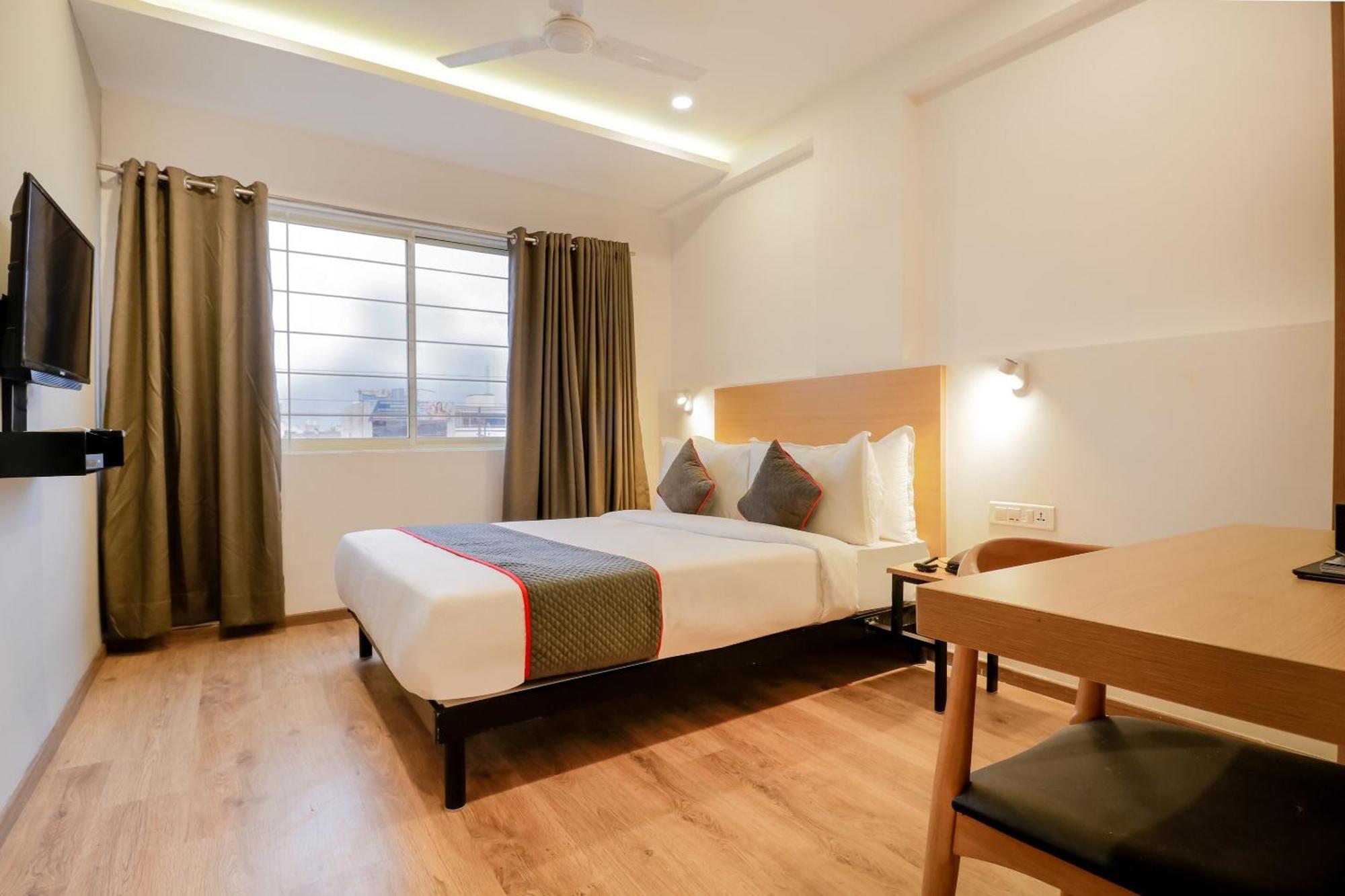 Super Townhouse The Landmark Indore Exterior photo