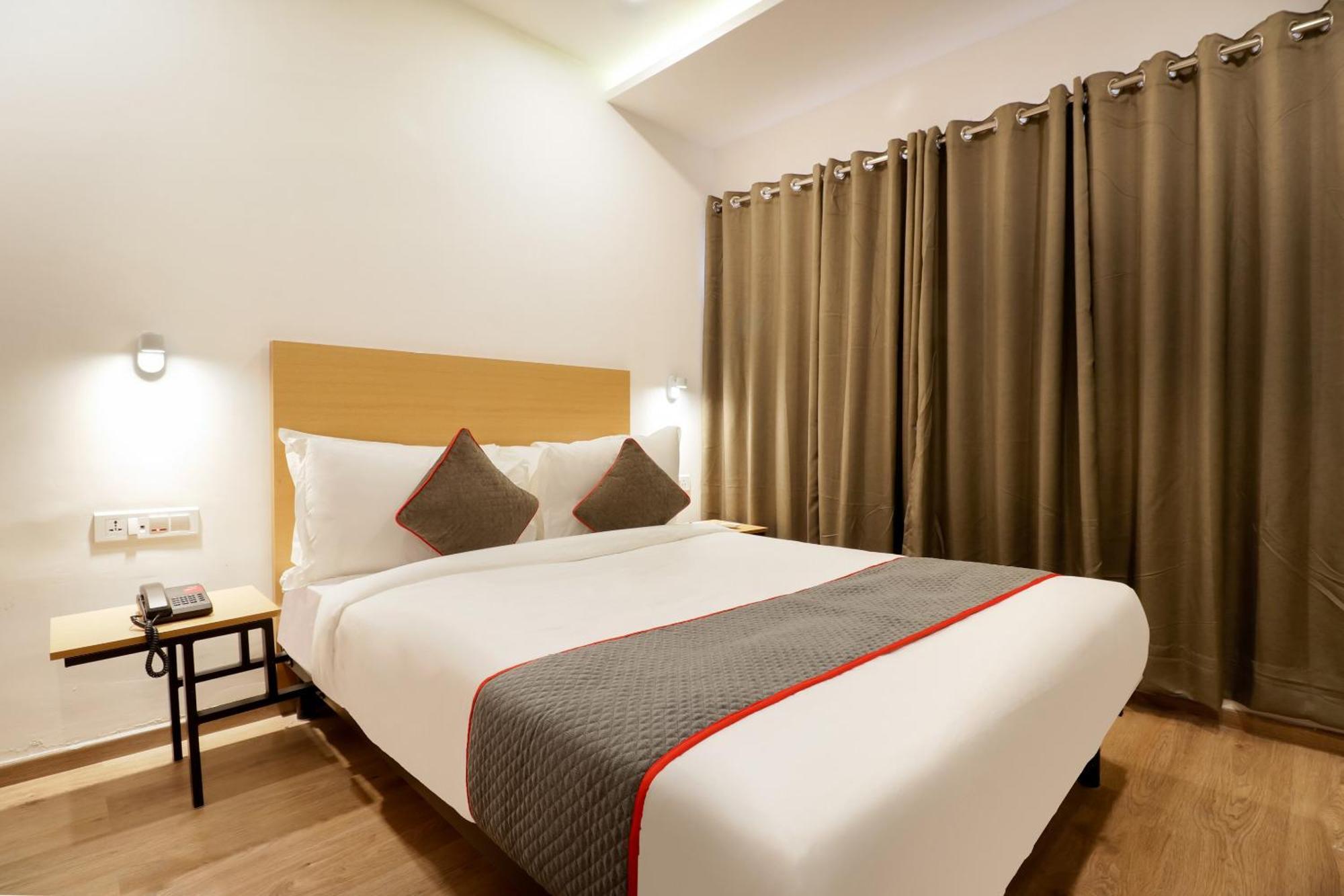 Super Townhouse The Landmark Indore Exterior photo