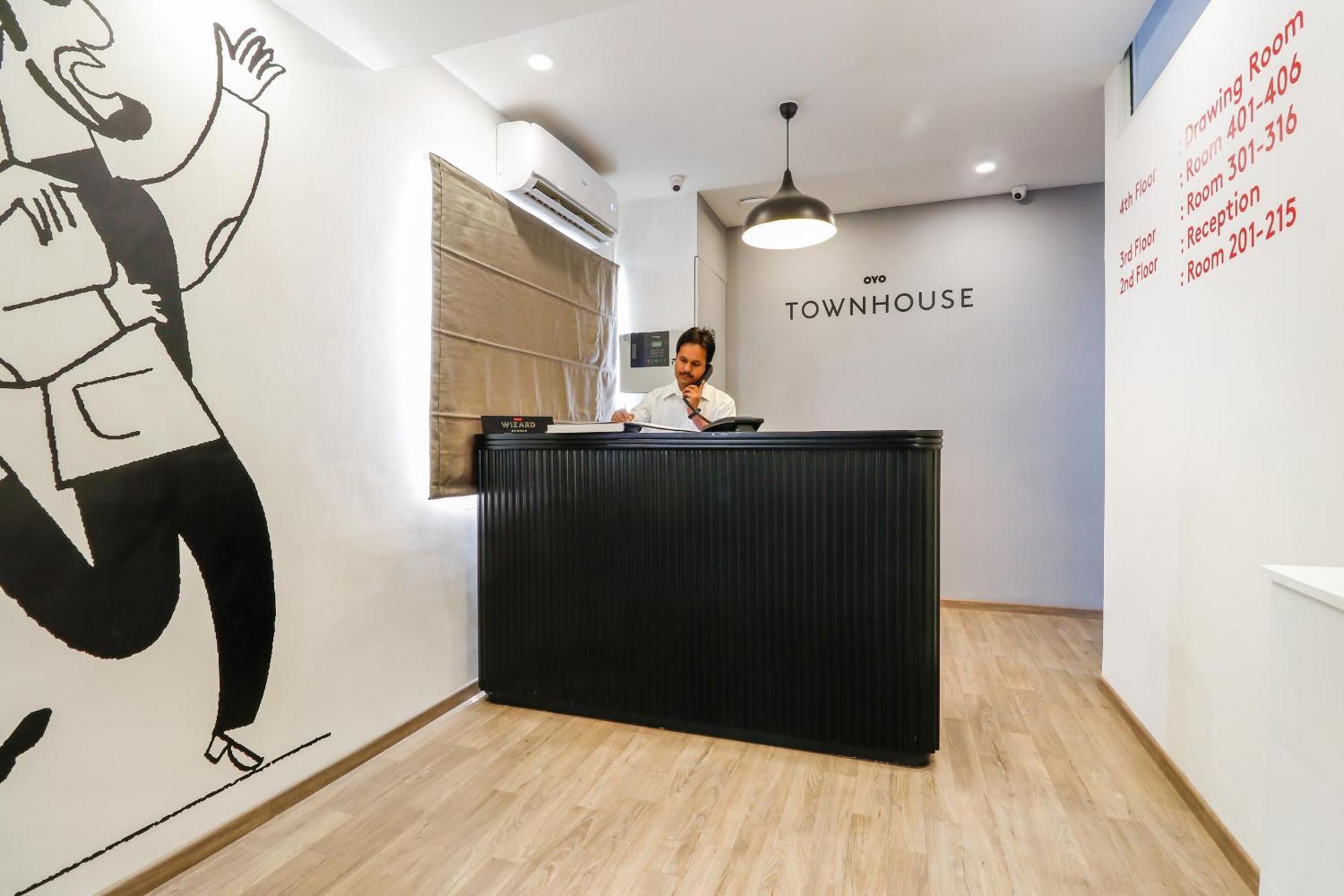 Super Townhouse The Landmark Indore Exterior photo